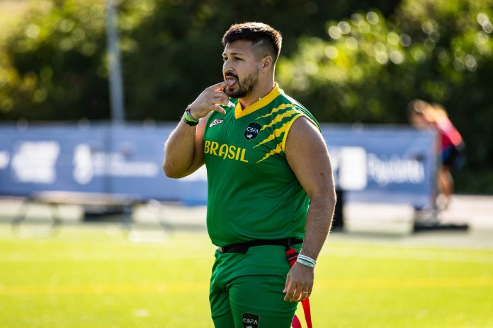 O experiente quarterback do Brasil, Kyoshi Takemura, em treino no mundial da Finlândia. Photo by Grasiela Gonzaga