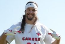 Ex-jogador da CFL na seleção canadense de flag football Ex-jogador da CFL Marc-Antoine Dequoy, agora integrante da seleção masculina canadense de flag football (Imagem: The Canadian Press/Handout — Football Canada)
