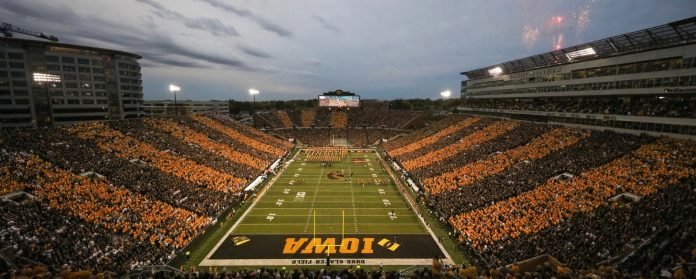 Kinnick Stadium, um dos estádios mais tradicionais do college football, inaugurado em 1929 (Foto: Divulgação Iowa Hawkeyes) Kinnick Stadium, um dos estádios mais tradicionais do college football, inaugurado em 1929 (Foto: Divulgação Iowa Hawkeyes)