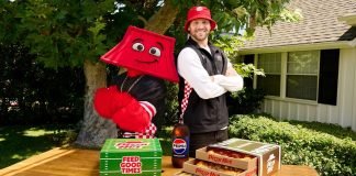 Mascote da rede, Hutty e Josh Allen (Foto: Divulgação Pizza Hut)