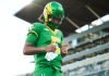Depois que uma "tendência" do quarterback Dante Moore ser descoberta e viralizado, Oregon se concentra para o confronto contra USC (Foto: Troy Wayrynen)