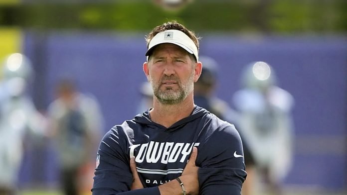 O técnico Brian Schottenheimer vem 'educando' os seus jogadores pro jogo no Maracanã. (Foto: Kirby Lee)