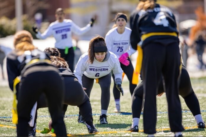 Victoria D'Alessandro #6, presidente da Western Women's Flag Football. (Foto: Divulgação Western University) Victoria D'Alessandro #6, presidente da Western Women's Flag Football. (Foto: Divulgação Western University)