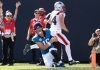 Quarterback do Jacksonville Jaguars, Trevor Lawrence (#16), ajoelha na linha de 1 jarda para administrar o relógio no EverBank Stadium (Foto: Corey Perrine / Florida Times-Union)